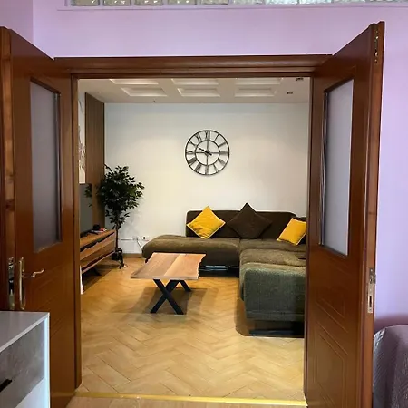 Maeva's Nest - Center טיראנה